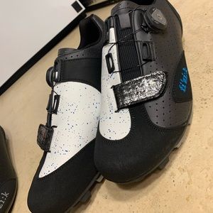 Nwt fizik women’s mountain biking/ cycling / racing/ spinning shoes 🚵‍♀️